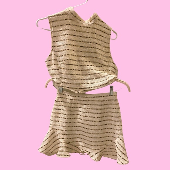 Two-piece Embroidered Skirt Set (S/M) - Picture 2 of 10